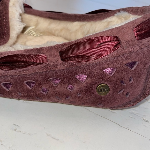 Ugg Dakota Flora Slippers - Picture 4 of 7